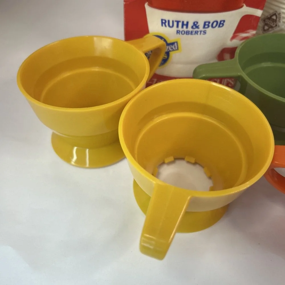 1970's SOLO COZY Cups 6 Plastic Cold/Hot Holders With Inserts Read